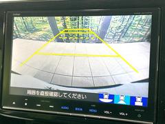 【バックカメラ】駐車時に後方がリアルタイム映像で確認できます。大型商業施設や立体駐車場での駐車時や、夜間のバック時に大活躍！運転スキルに関わらず、今や必須となった装備のひとつです！ 6