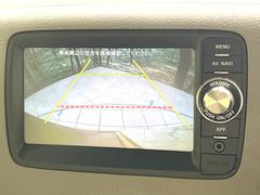 【バックカメラ】駐車時に後方がリアルタイム映像で確認できます。大型商業施設や立体駐車場での駐車時や、夜間のバック時に大活躍！運転スキルに関わらず、今や必須となった装備のひとつです！ 5