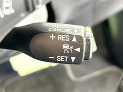 【プリクラッシュセーフティ】前方の車両等を検知し、衝突しそうな時は警報で注意を促し、ブレーキを踏む力をサポート。ブレーキを踏めなかった場合は衝突被害軽減ブレーキが作動、衝突回避をサポートします。 7