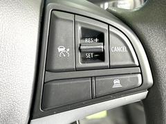 �ڥ����ץƥ��֥��롼������ȥ�����۹�®ƻϩ�Ǥ�Ĺ��Υ���Ԥ��ڤˡ�����ư��®�٤��ݤĥ��롼������ȥ����뤬�����ͷڸ������ƥ��Ϣ�Ȥ��������μ�ξ���Τ��Ƽִ֤��ݤĤ褦��®��Ĵ�ᤷ�Ƥ���ޤ����� 4