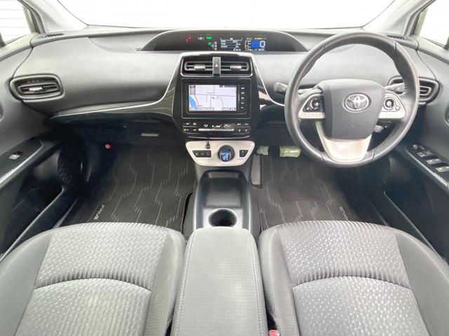 プリウス Ｓ　セーフティセンス　純正ナビ　バックカメラ　Ｂｌｕｅｔｏｏｔｈ　ＬＥＤライト　スマートキー　オートハイビーム　ビルトインＥＴＣ　純正１５インチアルミホイール　禁煙車（2枚目）