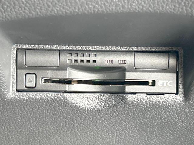 プリウス Ｓ　セーフティセンス　純正ナビ　バックカメラ　Ｂｌｕｅｔｏｏｔｈ　ＬＥＤライト　スマートキー　オートハイビーム　ビルトインＥＴＣ　純正１５インチアルミホイール　禁煙車（7枚目）