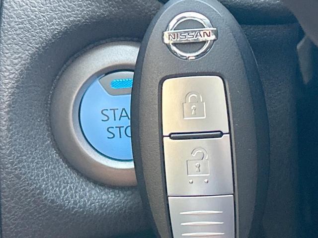 ノート ｅ－パワー　Ｘ　後期モデル　純正ナビ　バックカメラ　Ｂｌｕｅｔｏｏｔｈ　インテリジェントキー　ＥＴＣ車載器　純正１５インチアルミホイール　禁煙車　ドライブレコーダー　オートライト　オートエアコン（7枚目）