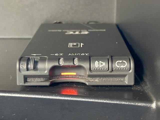 ノート ｅ－パワー　Ｘ　後期モデル　純正ナビ　バックカメラ　Ｂｌｕｅｔｏｏｔｈ　インテリジェントキー　ＥＴＣ車載器　純正１５インチアルミホイール　禁煙車　ドライブレコーダー　オートライト　オートエアコン（8枚目）