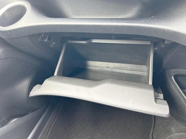 シエンタ G クエロ セーフティセンス 両側電動ドア 純正ナビ フルセグ バックカメラ Bluetooth スマートキー ビルトインETC LEDヘッドライト オートライト オートエアコン 禁煙車(61枚目)