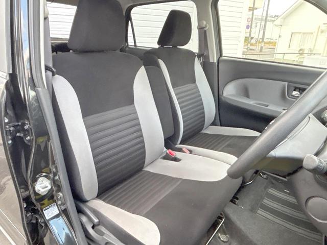 運転席まわりには十分なスペースがあり、大柄な方でもゆったり運転していただける環境です。