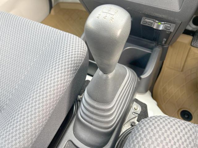ハイゼットトラック ジャンボ 4WD ハイロウ切替式5速マニュアル SDナビ バックカメラ Bluetooth HIDヘッドライト スーパーデフロック 大型荷台作業灯 キーレス パワーウィンドウ 禁煙車(4枚目)