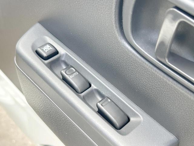 ハイゼットトラック ジャンボ 4WD ハイロウ切替式5速マニュアル SDナビ バックカメラ Bluetooth HIDヘッドライト スーパーデフロック 大型荷台作業灯 キーレス パワーウィンドウ 禁煙車(23枚目)