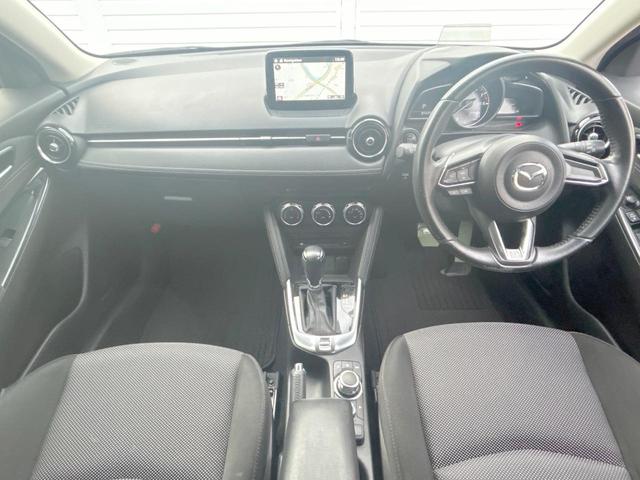 デミオ １３Ｓツーリング　スマートシティブレーキ　コネクトナビ　バックカメラ　ＬＥＤライト　Ｂｌｕｅｔｏｏｔｈ　ＣＤ・ＤＶＤ再生　スマートキー　純正１５インチアルミホイール　革巻ステアリング　禁煙車（2枚目）