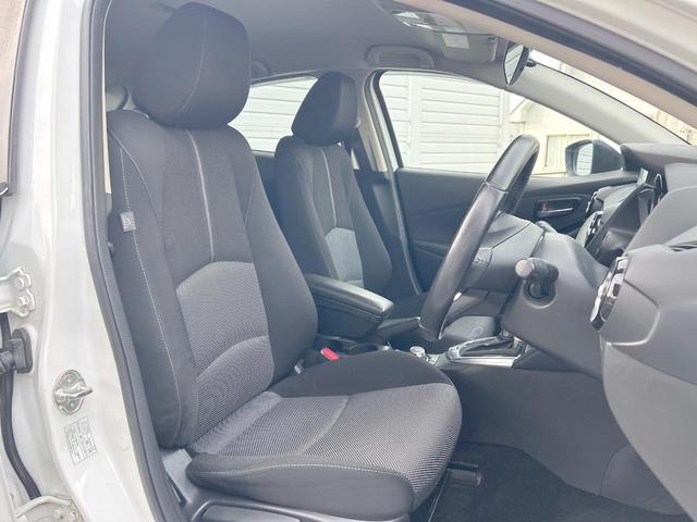 デミオ １３Ｓツーリング　スマートシティブレーキ　コネクトナビ　バックカメラ　ＬＥＤライト　Ｂｌｕｅｔｏｏｔｈ　ＣＤ・ＤＶＤ再生　スマートキー　純正１５インチアルミホイール　革巻ステアリング　禁煙車（9枚目）