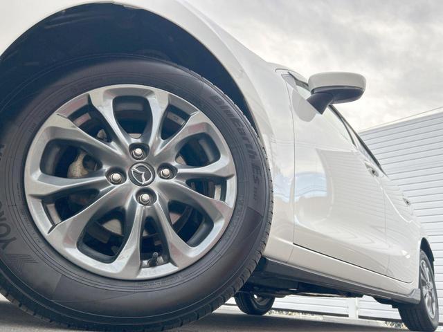 デミオ １３Ｓツーリング　スマートシティブレーキ　コネクトナビ　バックカメラ　ＬＥＤライト　Ｂｌｕｅｔｏｏｔｈ　ＣＤ・ＤＶＤ再生　スマートキー　純正１５インチアルミホイール　革巻ステアリング　禁煙車（13枚目）