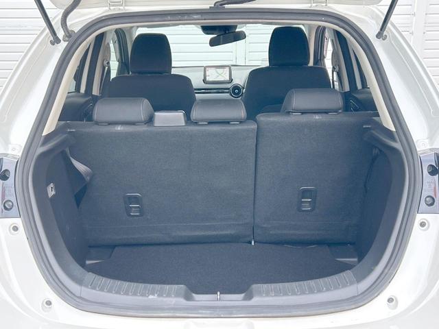 デミオ １３Ｓツーリング　スマートシティブレーキ　コネクトナビ　バックカメラ　ＬＥＤライト　Ｂｌｕｅｔｏｏｔｈ　ＣＤ・ＤＶＤ再生　スマートキー　純正１５インチアルミホイール　革巻ステアリング　禁煙車（56枚目）