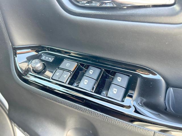 ノア Si ダブルバイビー 後期 7人乗 セーフティセンス BIGX11型ナビ 両側電動ドア クルーズコントロール リアオートエアコン LEDライト ビルトインETC 純正16インチアルミホイール 禁煙車(44枚目)