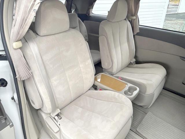 二列目中央はウォークスルーとなっております。二列目と三列目の移動や乗り降りがとっても楽になるので、乗り降りの際もストレスを感じることはありません♪