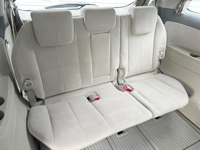 ３列目シートはもちろん状態良好☆大人でもゆったりと座って頂けますので、大人数でのお出かけもラクラクです♪ご家族で、気の知れた仲間で、ドライブに行くのが楽しみですね♪