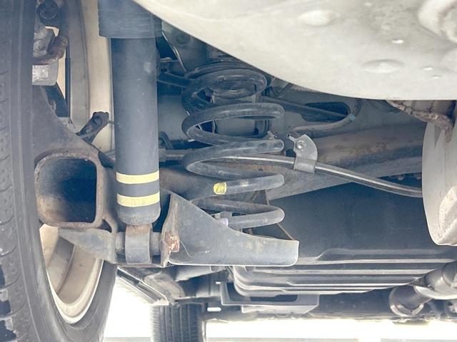 お車を安心してお乗りいただく為には、足回りの定期点検が欠かせません。サービスサポート（有償保証）では無料点検もご提供しており、安心のカーライフをお過ごしいただけるサポート体制が整っています。