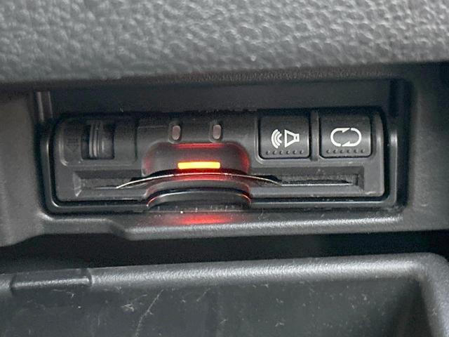 セレナ ハイウェイスター　Ｓ－ハイブリッド　エマージェンシーブレーキ　フリップダウンモニター　純正ナビ　バックカメラ　オートライト　クルーズコントロール　純正１６インチアルミホイール　ＥＴＣ　純正革巻ステアリングホイール　スマートキー　禁煙車（8枚目）