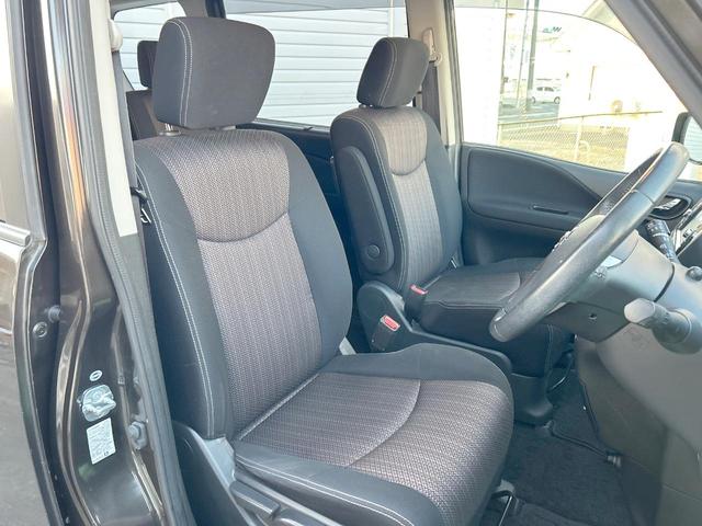 セレナ ハイウェイスター　Ｓ－ハイブリッド　エマージェンシーブレーキ　フリップダウンモニター　純正ナビ　バックカメラ　オートライト　クルーズコントロール　純正１６インチアルミホイール　ＥＴＣ　純正革巻ステアリングホイール　スマートキー　禁煙車（9枚目）