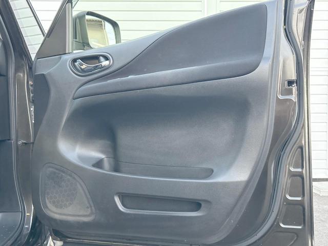 セレナ ハイウェイスター　Ｓ－ハイブリッド　エマージェンシーブレーキ　フリップダウンモニター　純正ナビ　バックカメラ　オートライト　クルーズコントロール　純正１６インチアルミホイール　ＥＴＣ　純正革巻ステアリングホイール　スマートキー　禁煙車（47枚目）