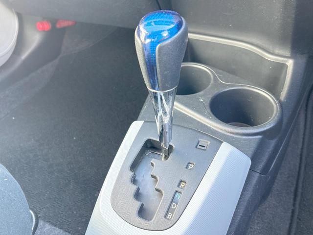 アクア Ｓ　メモリーナビ　地デジ　オートエアコン　プライバシーガラス　リアワイパー　デジタルメーター　シートリフター　ＥＴＣ車載器　禁煙車（32枚目）