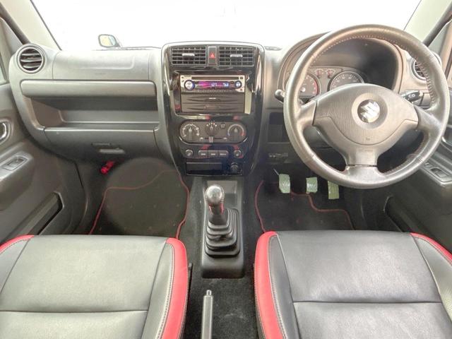 ジムニー クロスアドベンチャー　４ＷＤ　５速マニュアル　オープンカントリータイヤ　ヒーテッドドアミラー　シートヒーター　ＥＴＣ　オーディオ　ＬＥＤヘッドランプ　エアコン　フォグランプ　電動格納ミラー　純正革巻ステアリングホイール（2枚目）