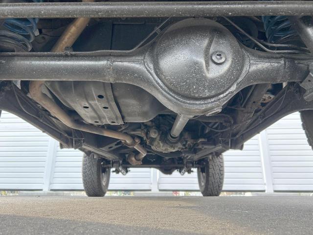 ジムニー クロスアドベンチャー　４ＷＤ　５速マニュアル　オープンカントリータイヤ　ヒーテッドドアミラー　シートヒーター　ＥＴＣ　オーディオ　ＬＥＤヘッドランプ　エアコン　フォグランプ　電動格納ミラー　純正革巻ステアリングホイール（19枚目）