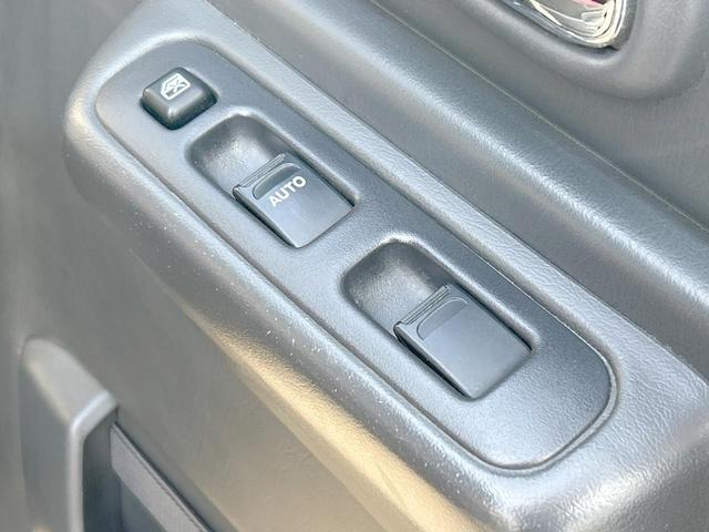 ジムニー クロスアドベンチャー　４ＷＤ　５速マニュアル　オープンカントリータイヤ　ヒーテッドドアミラー　シートヒーター　ＥＴＣ　オーディオ　ＬＥＤヘッドランプ　エアコン　フォグランプ　電動格納ミラー　純正革巻ステアリングホイール（29枚目）