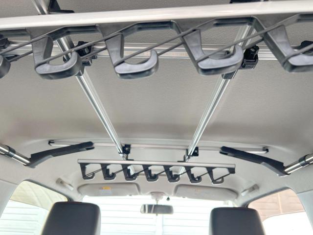 ジムニー クロスアドベンチャー　４ＷＤ　５速マニュアル　オープンカントリータイヤ　ヒーテッドドアミラー　シートヒーター　ＥＴＣ　オーディオ　ＬＥＤヘッドランプ　エアコン　フォグランプ　電動格納ミラー　純正革巻ステアリングホイール（35枚目）