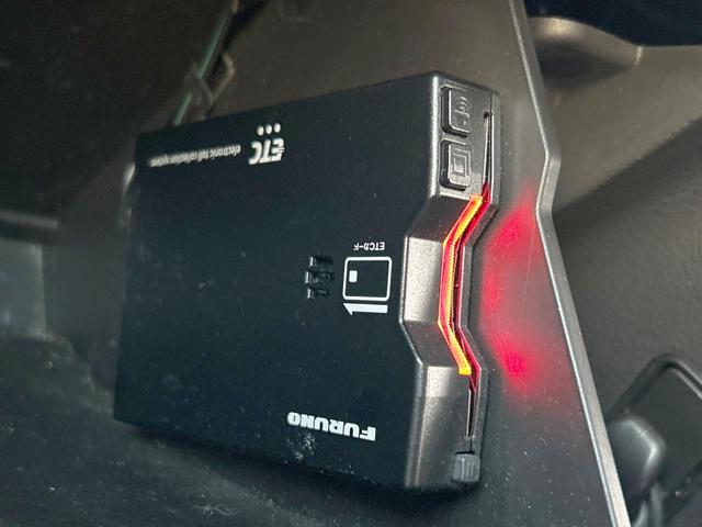 【ＥＴＣ】高速道路の料金所をストレスなく通過！話題のスポットやサービスエリアに多い「スマートＩＣ」利用時は必須のアイテムです。当店でセットアップを実施、ご納車当日からすぐにご利用いただけます！