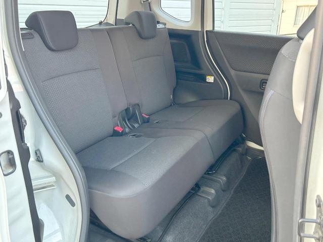 広々とした２列目シートは居住性が高く、居心地も快適！友達や家族とのお出かけにぴったりです。ベビーシートやチャイルドシート使用時も快適にお過ごしいただける十分な空間を確保しています。