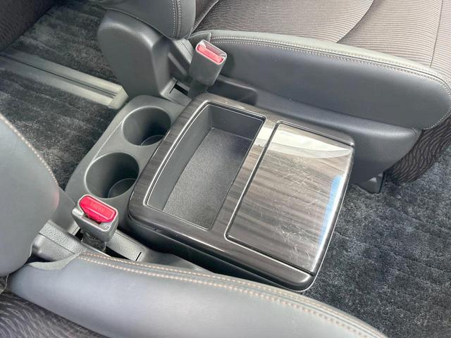 エルグランド ２５０ハイウェイスターＳ　７人　インテリジェントエマージェンシーブレーキ　純正８型ナビ　フリップダウンモニター　両側電動ドア　レーダークルーズコントロール　ＬＥＤライト　バックカメラ　１９インチアルミホイール　禁煙車（52枚目）