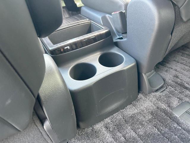 エルグランド ２５０ハイウェイスターＳ　７人　インテリジェントエマージェンシーブレーキ　純正８型ナビ　フリップダウンモニター　両側電動ドア　レーダークルーズコントロール　ＬＥＤライト　バックカメラ　１９インチアルミホイール　禁煙車（53枚目）