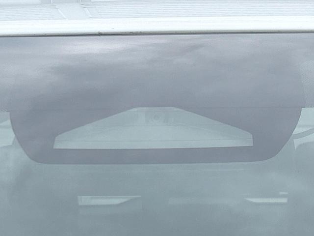 ヤリスクロス ハイブリッドZ 後期モデル セーフティセンス 純正ナビ パノラミックビューモニター LEDヘッドランプ パワーシート 前席シートヒーター 純正18インチアルミホイール ブラインドスポットモニター 禁煙車(3枚目)