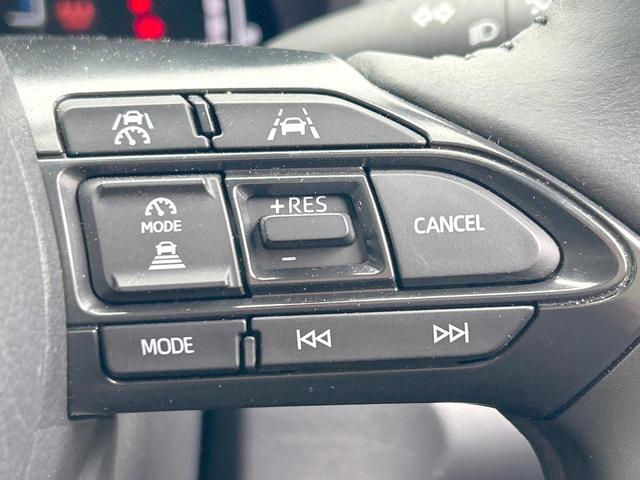 ヤリスクロス ハイブリッドZ 後期モデル セーフティセンス 純正ナビ パノラミックビューモニター LEDヘッドランプ パワーシート 前席シートヒーター 純正18インチアルミホイール ブラインドスポットモニター 禁煙車(6枚目)