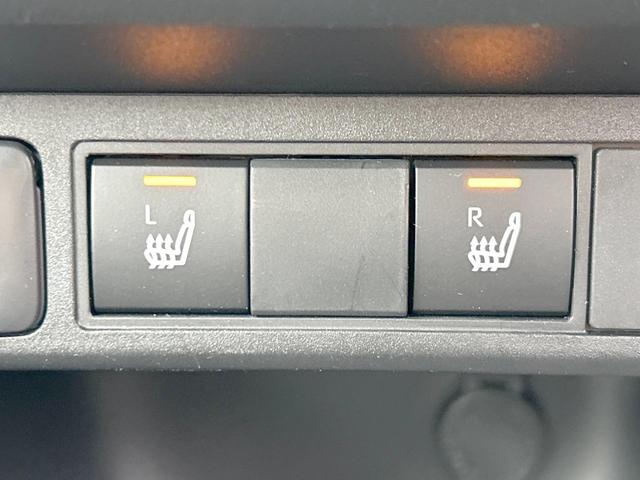 ヤリスクロス ハイブリッドZ 後期モデル セーフティセンス 純正ナビ パノラミックビューモニター LEDヘッドランプ パワーシート 前席シートヒーター 純正18インチアルミホイール ブラインドスポットモニター 禁煙車(8枚目)