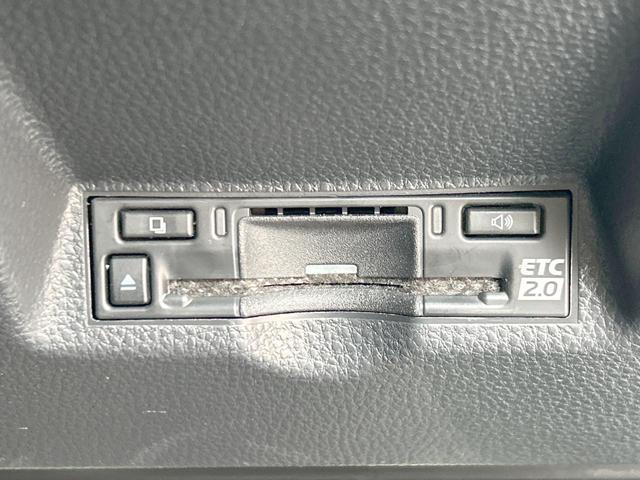 ヤリスクロス ハイブリッドZ 後期モデル セーフティセンス 純正ナビ パノラミックビューモニター LEDヘッドランプ パワーシート 前席シートヒーター 純正18インチアルミホイール ブラインドスポットモニター 禁煙車(10枚目)