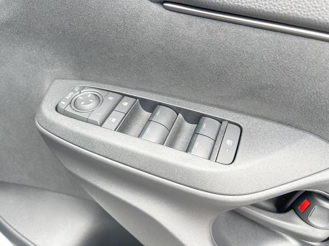 ヤリスクロス ハイブリッドZ 後期モデル セーフティセンス 純正ナビ パノラミックビューモニター LEDヘッドランプ パワーシート 前席シートヒーター 純正18インチアルミホイール ブラインドスポットモニター 禁煙車(73枚目)