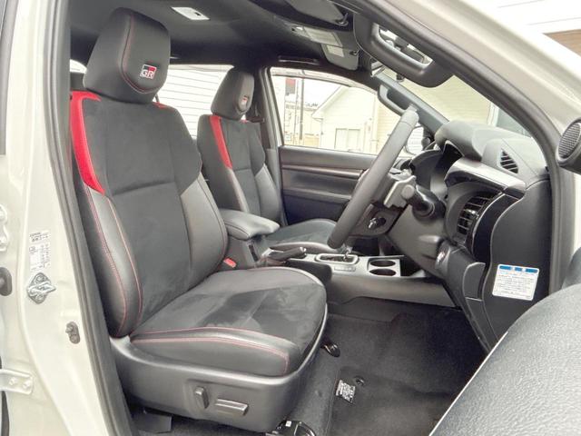 ハイラックス Ｚ　ＧＲスポーツ　純正ナビ　パノラミックビューモニター　ハードトノカバー　Ｂｌｕｅｔｏｏｔｈ　パワーシート　純正１８インチアルミホイール　ＬＥＤライト　パドルシフト　ハーフレザーシート　禁煙車（10枚目）
