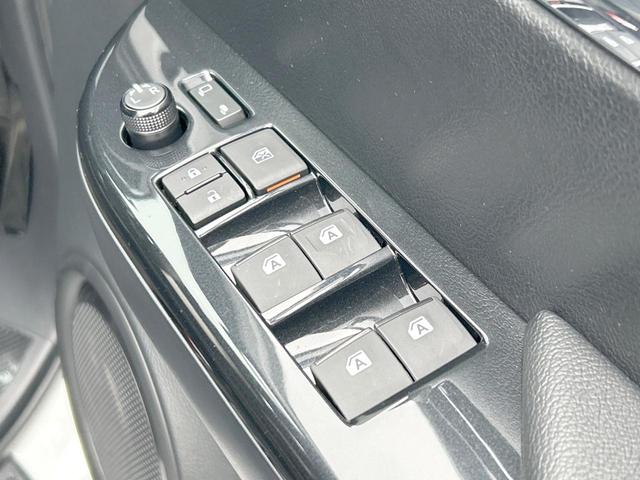 ハイラックス Ｚ　ＧＲスポーツ　純正ナビ　パノラミックビューモニター　ハードトノカバー　Ｂｌｕｅｔｏｏｔｈ　パワーシート　純正１８インチアルミホイール　ＬＥＤライト　パドルシフト　ハーフレザーシート　禁煙車（25枚目）