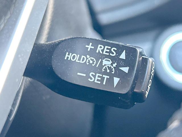 �y���[�_�[�N���[�Y�R���g���[���z�������H�ł̒��������s���y�ɁI�I�����ő��x��ۂN���[�Y�R���g���[�����A�Փˌy���V�X�e���ƘA�g���A�O���̎ԗ������m���ĎԊԂ�ۂ悤�ɑ��x���߂��Ă���܂��I�I