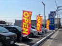 ズラッと並んだ展示車と大きな「N」の看板が目印です!