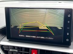 【バックカメラ】駐車時に後方がリアルタイム映像で確認できます。大型商業施設や立体駐車場での駐車時や、夜間のバック時に大活躍！運転スキルに関わらず、今や必須となった装備のひとつです！ 4