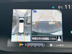 【アラウンドビューモニター】専用のカメラにより、上から見下ろしたような視点で３６０度クルマの周囲を確認することができます☆死角部分も確認しやすく、狭い場所での切り返しや駐車もスムーズに行えます。 5