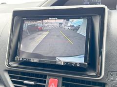 【バックカメラ】駐車時に後方がリアルタイム映像で確認できます。大型商業施設や立体駐車場での駐車時や、夜間のバック時に大活躍！運転スキルに関わらず、今や必須となった装備のひとつです！ 4