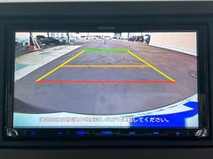 【バックカメラ】駐車時に後方がリアルタイム映像で確認できます。大型商業施設や立体駐車場での駐車時や、夜間のバック時に大活躍！運転スキルに関わらず、今や必須となった装備のひとつです！ 5