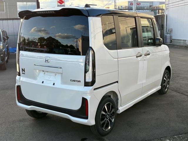 コーディネートスタイル　４ＷＤ　衝突軽減ブレーキ　両側電動スライドドア　スマートキー　届出済未使用車(3枚目)