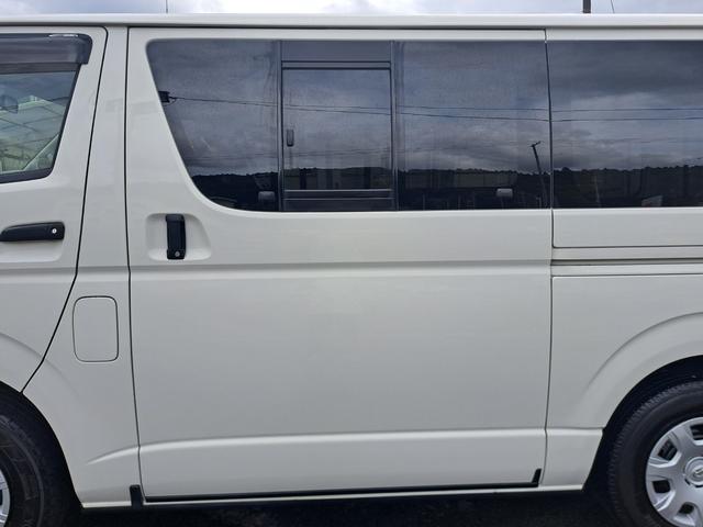 ハイエースバン ロングＤＸ　ＧＬパッケージ　４ＷＤディーゼルターボ　寒冷地仕様車　フォグランプ　電動格納ミラー　純正ナビ・テレビ　ヘッドライトレベライザー　Ｗエアバック　キーレスエントリー　両側スライドガラス　クリスタルコンビテール（22枚目）