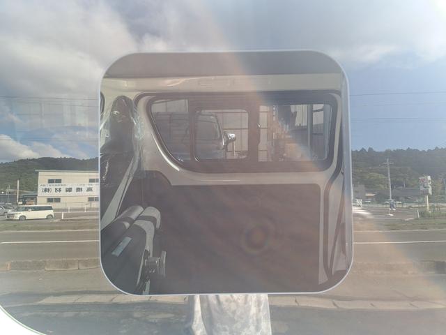 ハイエースバン ロングDX 4WDディーゼルターボ 5ドア・6人乗り トヨタ純正ナビ・テレビ ETC ヘッドライトレベライザー 排ガス浄化スイッチ キーレスエントリー 両側スライドガラス(17枚目)