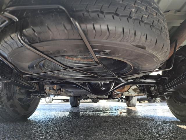 ハイエースバン ロングDX 4WDディーゼルターボ 5ドア・6人乗り トヨタ純正ナビ・テレビ ETC ヘッドライトレベライザー 排ガス浄化スイッチ キーレスエントリー 両側スライドガラス(25枚目)