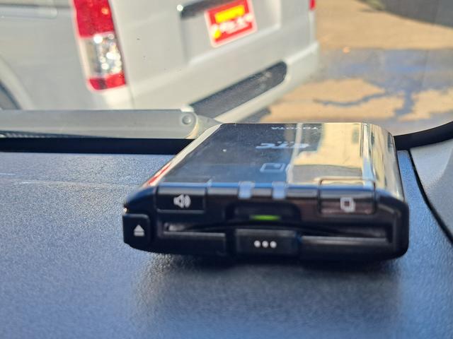 ハイエースバン ロングDX 4WDディーゼルターボ 5ドア・6人乗り トヨタ純正ナビ・テレビ ETC ヘッドライトレベライザー 排ガス浄化スイッチ キーレスエントリー 両側スライドガラス(36枚目)